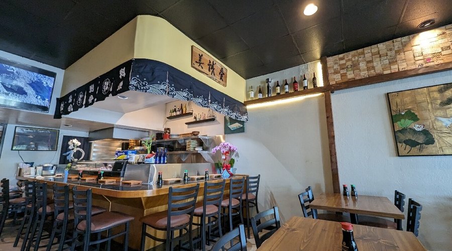 Coach Sushi Japanese cuisine