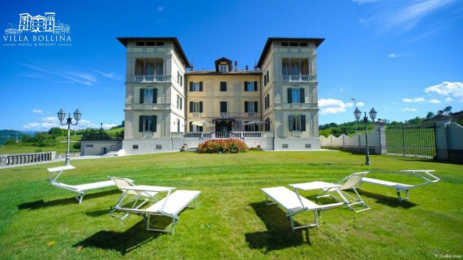 Villa La Bollina, Hotel 4 stelle ed elegante Dimora di lusso a pochi passi da Alessandria.
Un angolo di paradiso tra le colline del Piemonte, dove è possibile fare una pausa dalla vita quotidiana ed immergersi in un ambiente bucolico e rilassante.