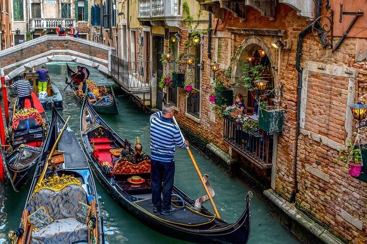 魅惑のヴェネツィア：街歩きと雄大なゴンドラ乗車！、提供元：VENEZIA GONDOLA TOUR | ベネチア, イタリア - Tripadvisor