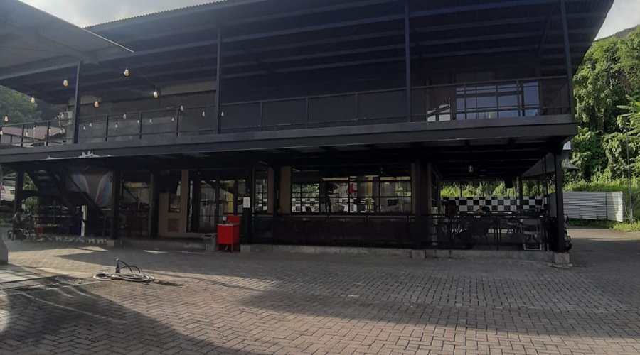 Carwash, cafe and bar