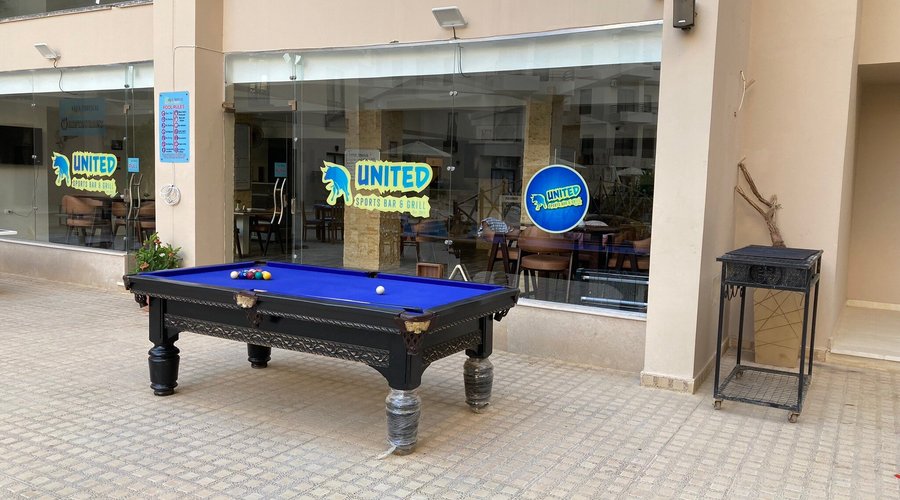 Pool table, table tennis, cocktails, milkshakes and food 😊