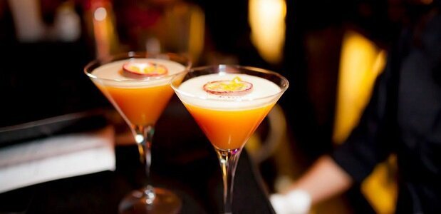 Laat u verrassen door onze cocktail kaart met meer dan 60 cocktails en 15 mocktails. 