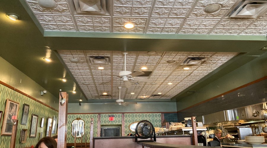 Perly's Restaurant & Delicatessen