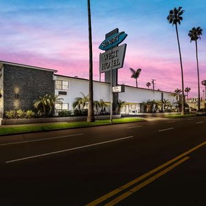 Sunset West Hotel, SureStay Collection by Best Western