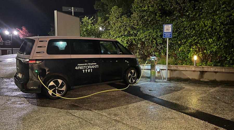 Stazione di Ricarica Elettrica - Van della trasmissione “4 Ristoranti”