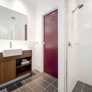 Guest room bath