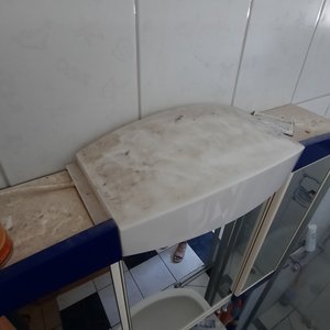 Badezimmer Spiegel Schrank von oben 