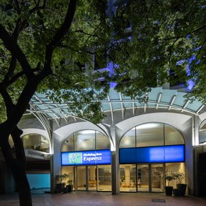 Welcome to Holiday Inn Express Cape Town-City Centre