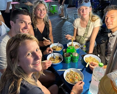 Tripadvisor  Tour de comida secreta com os moradores em Bangkok