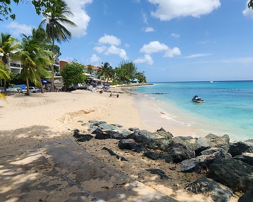 https://dynamic-media-cdn.tripadvisor.com/media/photo-o/29/da/2b/63/holetown-beach.jpg?w=500&h=400&s=1