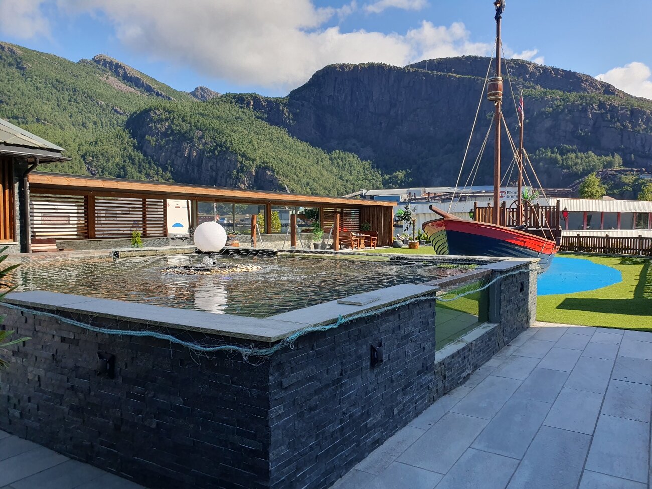 BREMANGER FJORD HOTELL (Svelgen, Norge) - Hotell - Anmeldelser Og ...