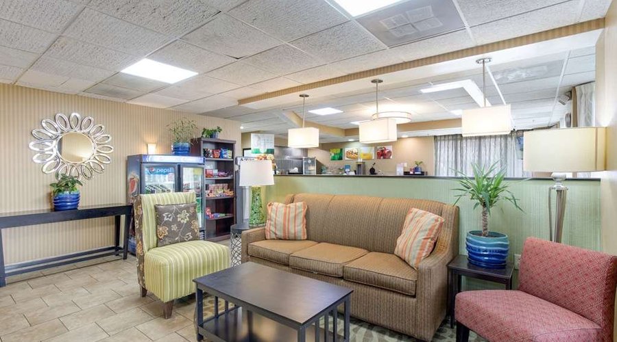 Lobby with sitting area