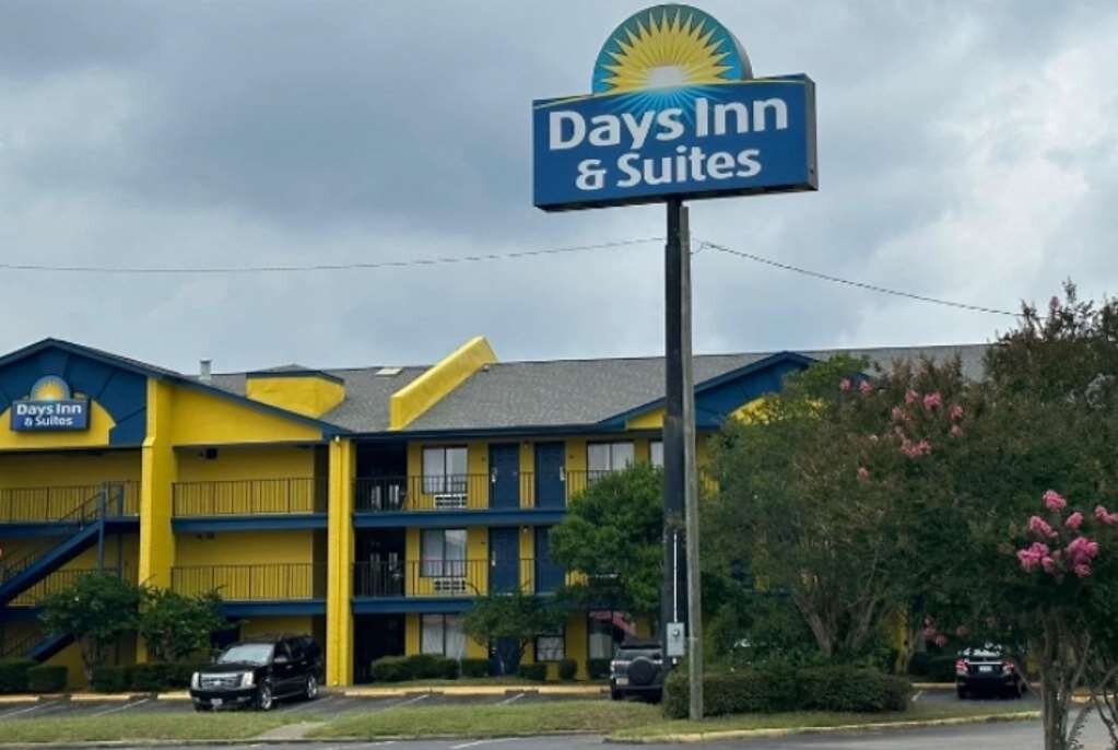 DAYS INN SUITES BY WYNDHAM MOBILE 59 6 8 Updated 2024 Prices   Exterior 