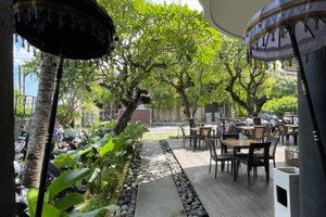 Bersantap