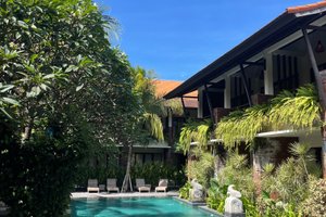 Pool & Beach