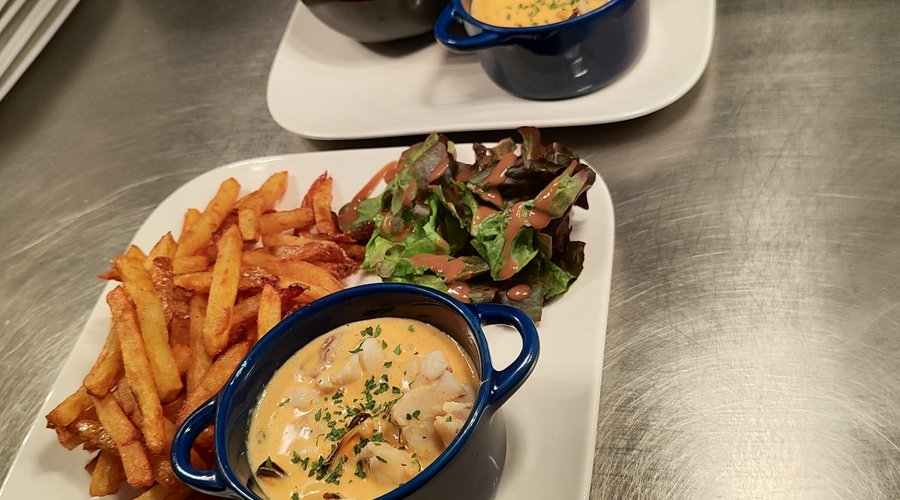 Cocotte de poisson et moules à la bisque de crustacé