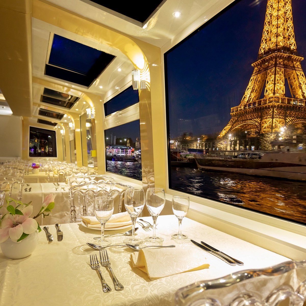 Dinner in paris. Croisières de France реклама.