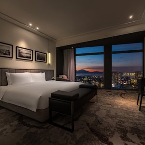 Premium Club King Room