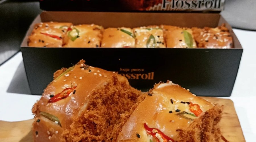 flossroll mamajo,terbuat dari roti yang lembut dengan toping abon yang melimpah,memanjakan lidah,dengan harga terjangkau