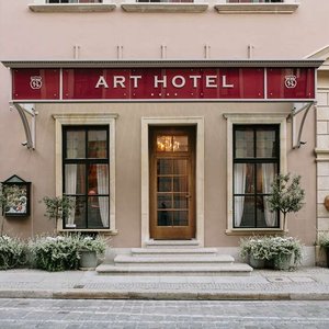 Art Hotel outside