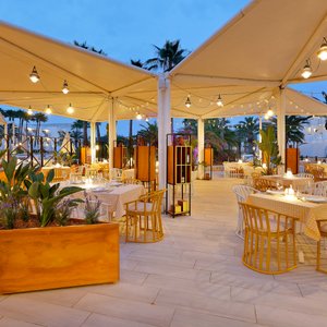Grand Palladium Palace Ibiza Resort &amp; Spa, hotel in Ibiza