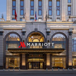 Вход в отель Moscow Marriott Imperial Plaza