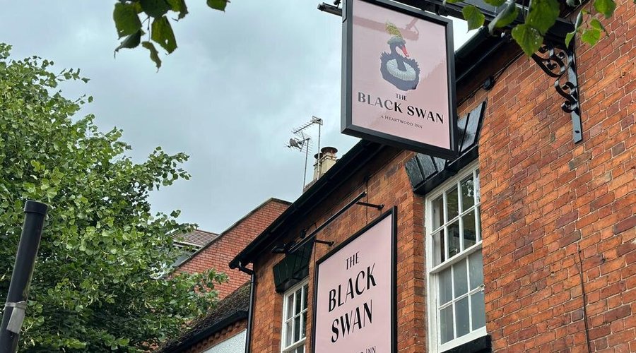 The Black Swan Henley in Arden, Heartwood Inns