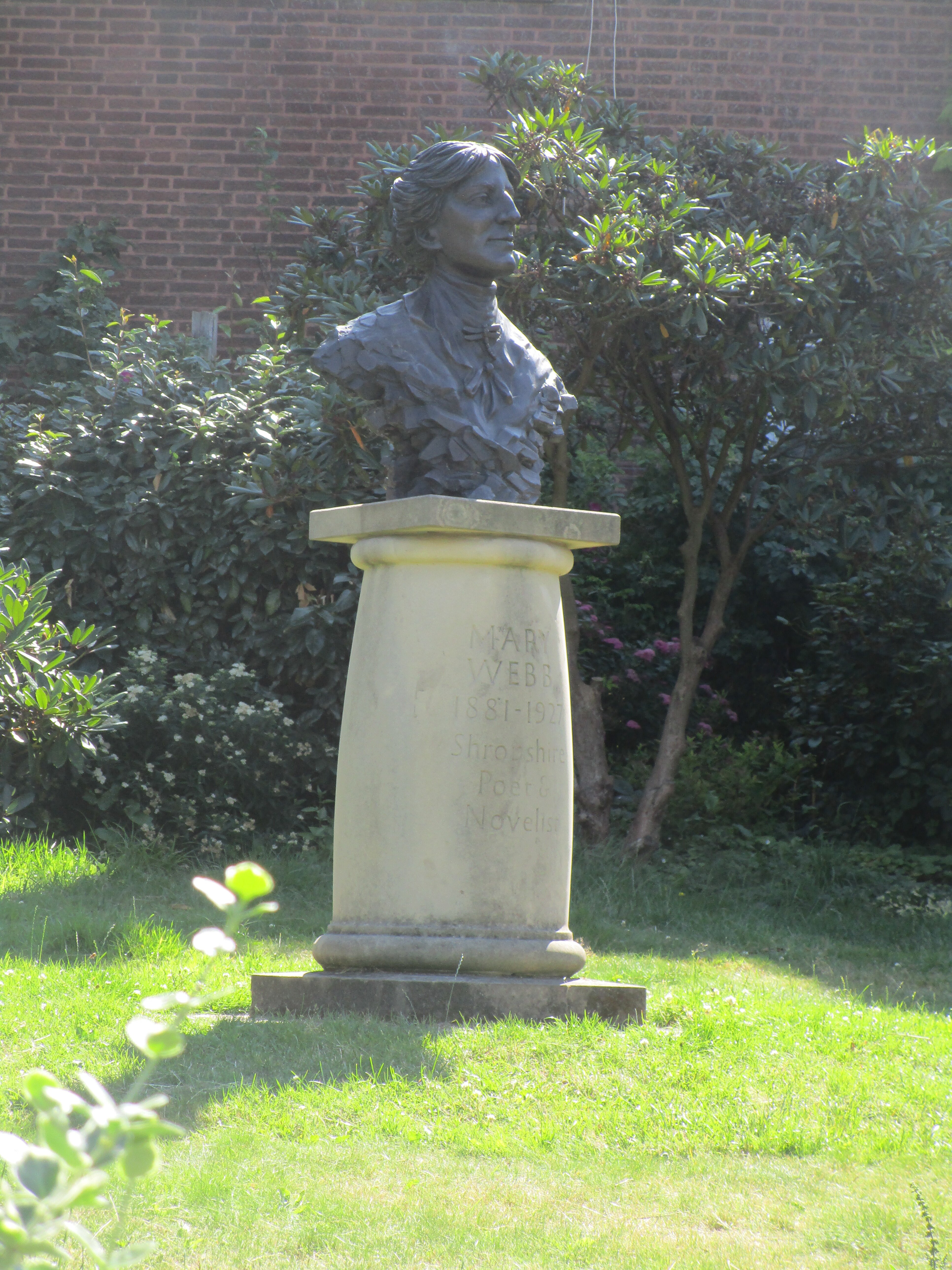 Mary Webb Statue (Shrewsbury) - 2023 Alles Wat U Moet Weten VOORDAT Je ...