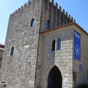 Igreja do clérigo  Casa das profissões - Medieval • 02