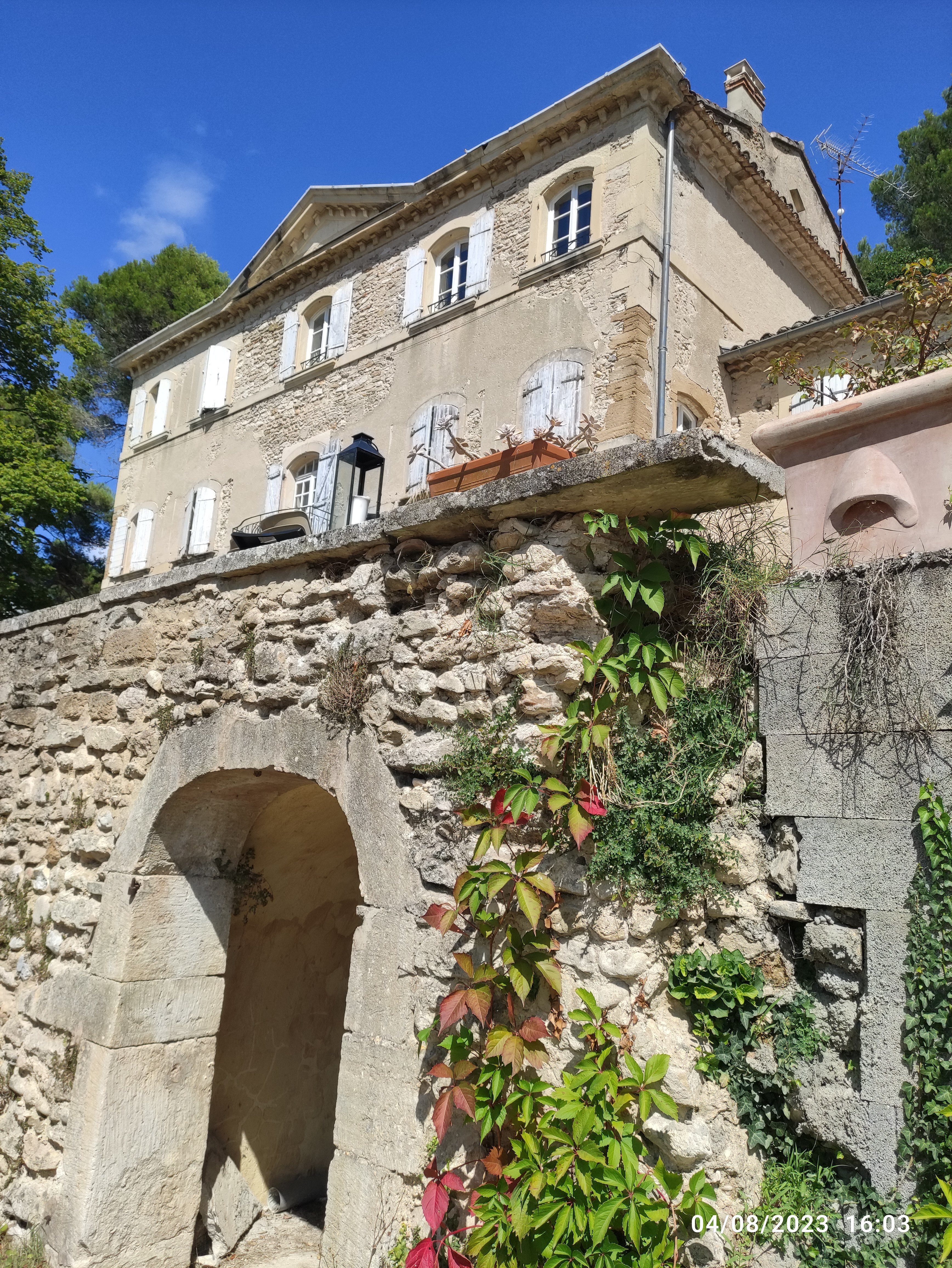 CHÂTEAU MONTPLAISIR (Valreas) - B&B Reviews, Photos, Rate Comparison ...