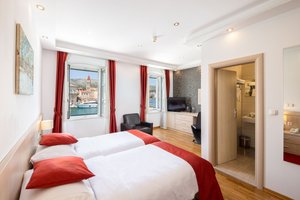 Room & Suite