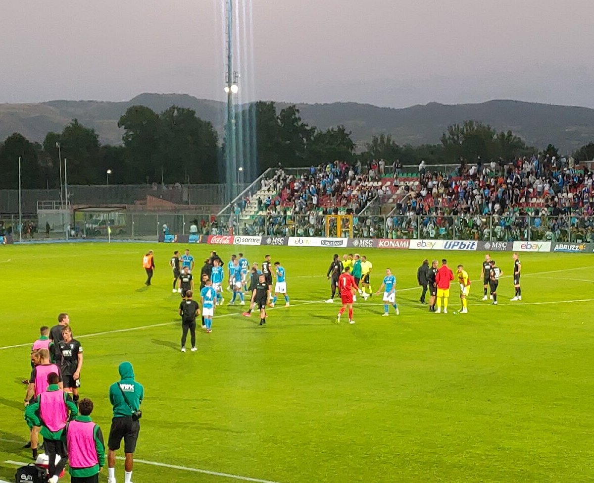 Stadio di calcio allegria Trombette da tifo Pallon – Grandado