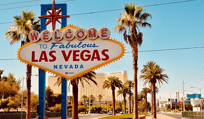How To Get The Perfect Picture At The Vegas Sign -Blog-Salt Water Vibes