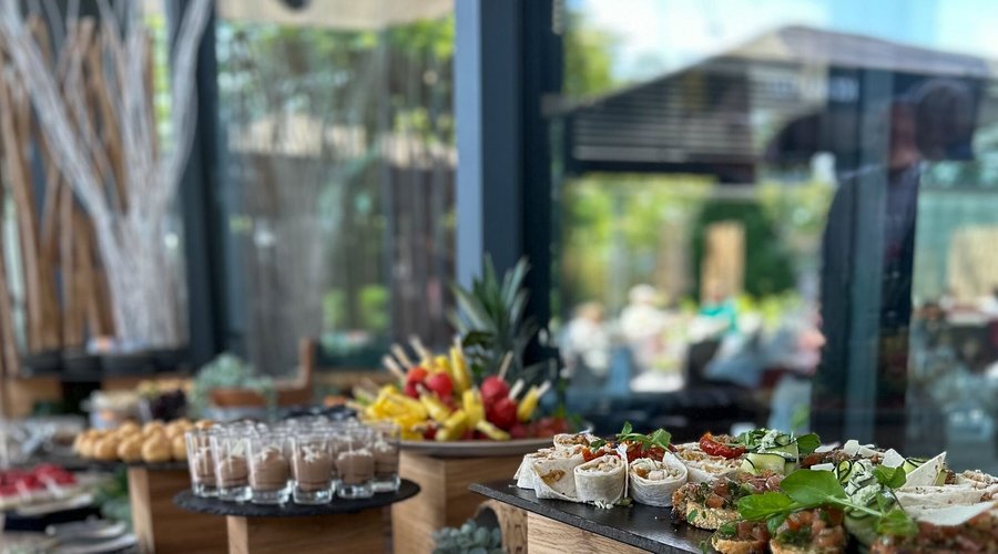 Buffet desserts lors d'un événement BtoB.