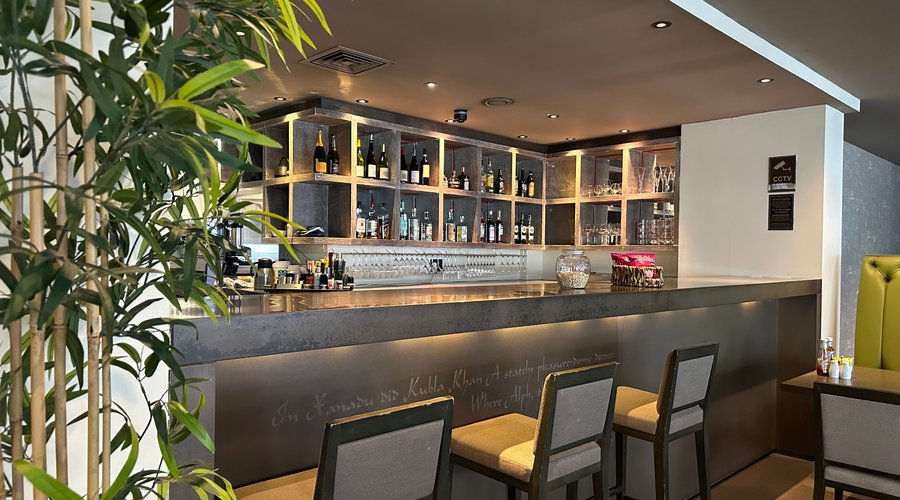Hotel Bar