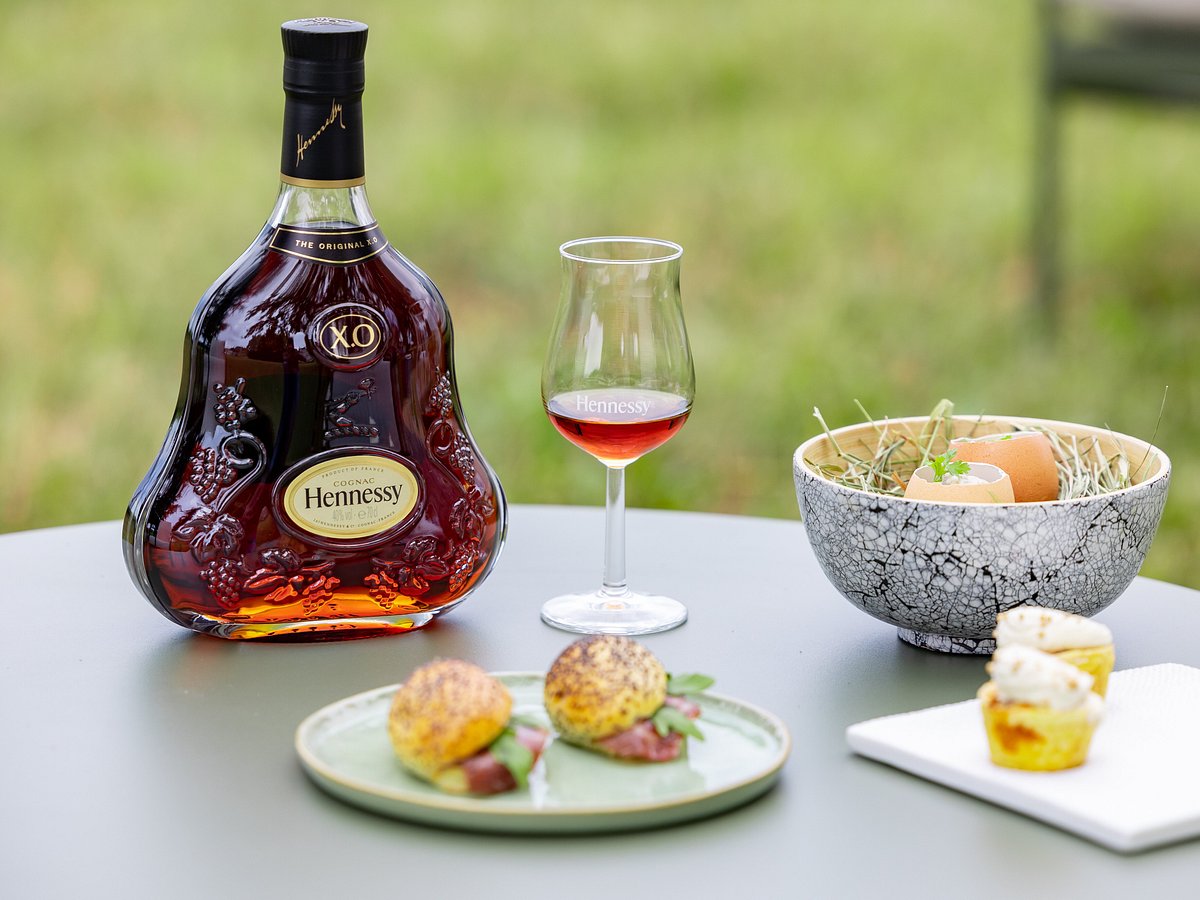 Les Visites Hennessy cognac tours with cognac tasting events
