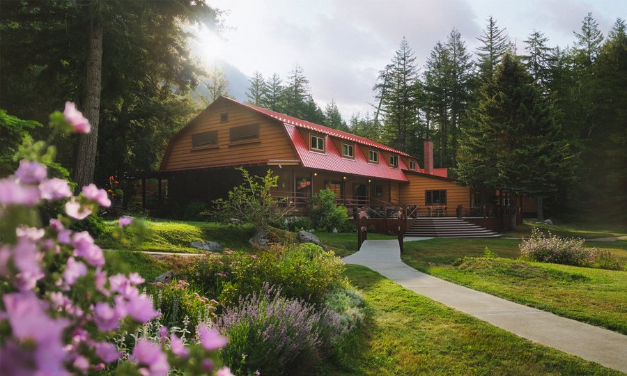 Originally built in 1931, Tweedsmuir Park Lodge is one of the original wilderness lodges in Canada.