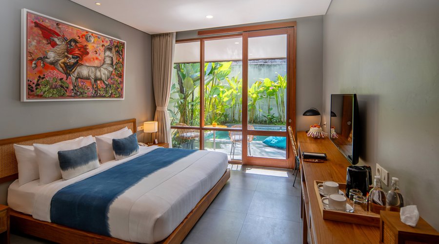 Deluxe with Pool