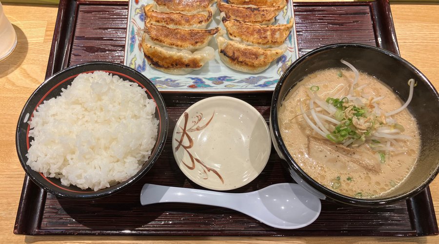 ラーメン、餃子、ライス