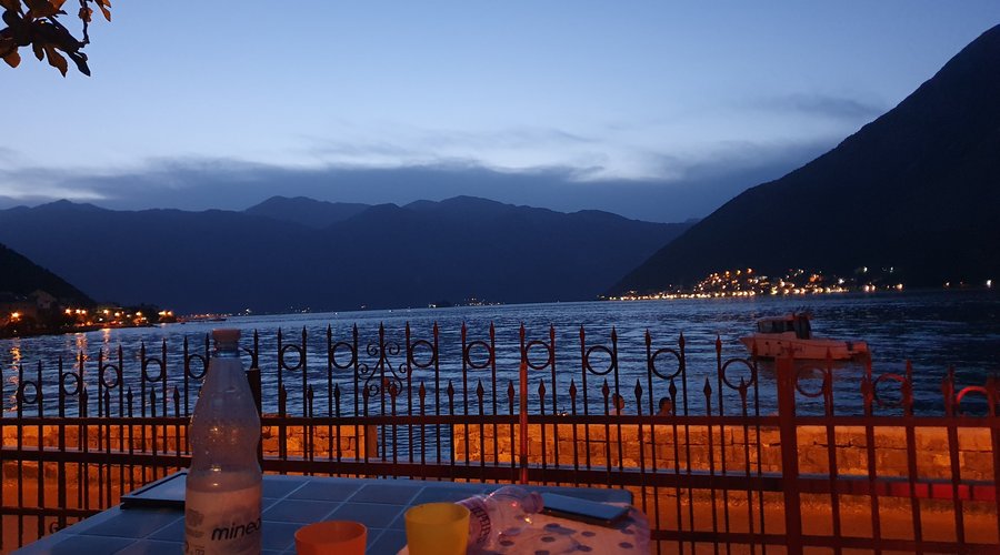 Panorama serale sulle bocche di Cattaro