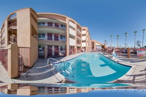 Piscina y playa