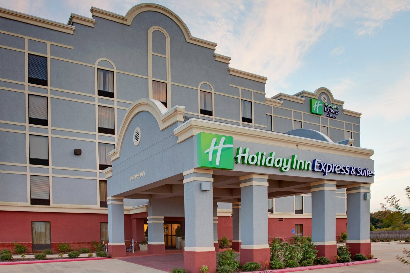 HOLIDAY INN EXPRESS & SUITES GREENWOOD, AN IHG HOTEL $139 ($̶1̶7̶0̶ ...