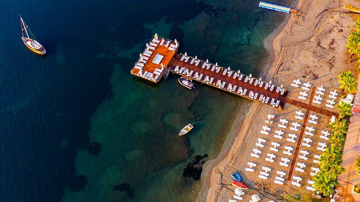 Coffee Break at the Jetty Wallpaper - Beach Scenery