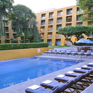 CRMEX Jardin Principal Y Piscina