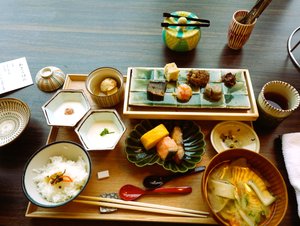 用餐 
