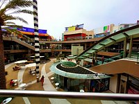 Santa Monica Place in Los Angeles - Luxury Shopping Mall near Santa Monica  Pier – Go Guides
