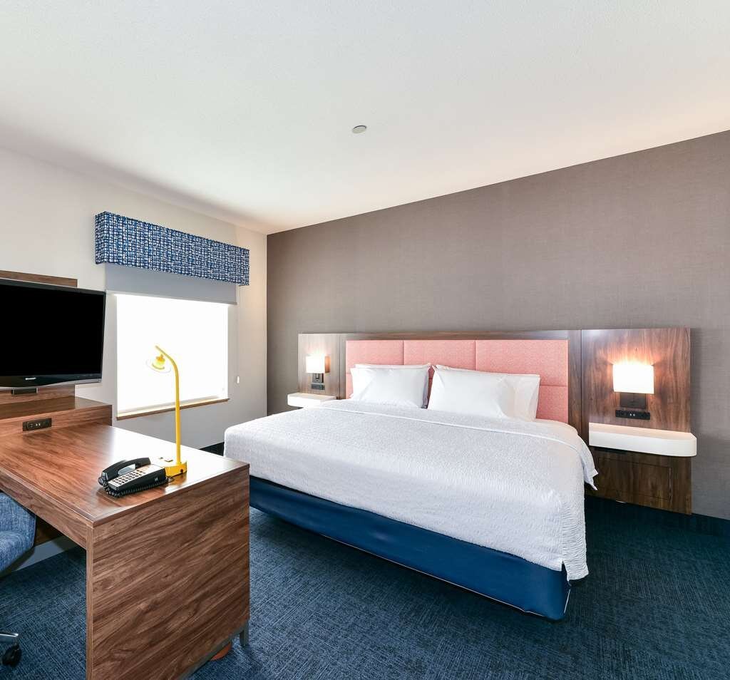 HAMPTON INN & SUITES PITTSBURG $127 ($̶1̶4̶5̶) - Updated 2023 Prices ...