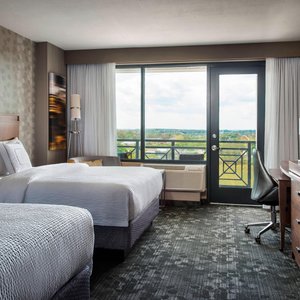 Queen/Queen Balcony Guest Room