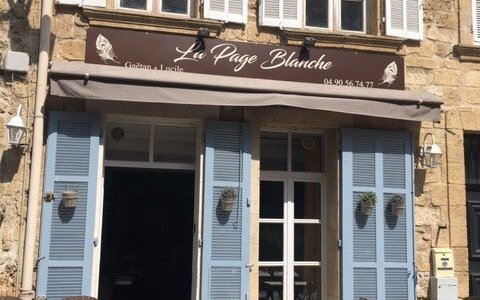 façade avec nouvelle enseigne 