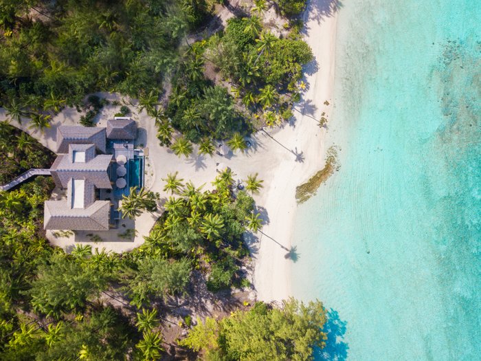 Full property tour of the stunning resort The Brando in French